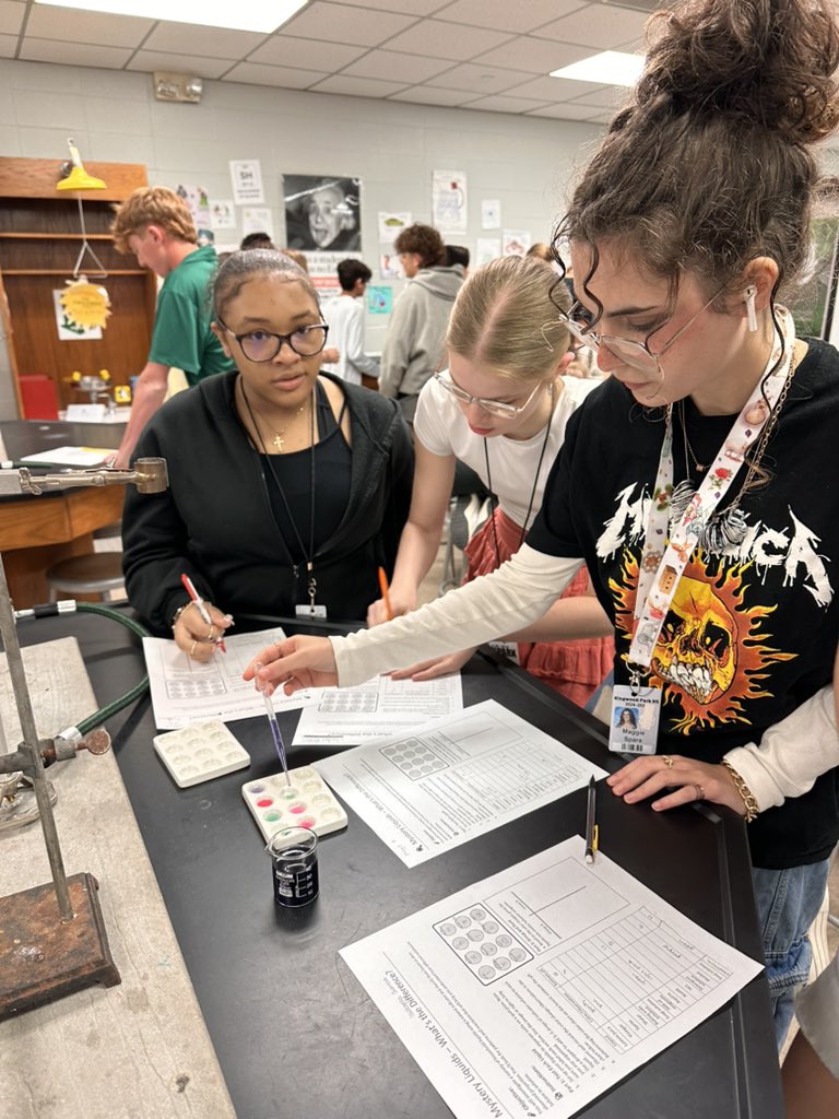 Rozzie_KPHS's tweet image. @HumbleISD_KPHS Chemistry conducted an Acid Base exploratory today! #explorebeforeexplain