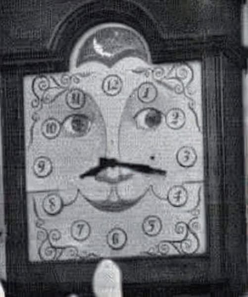 EllenSeither's tweet image. Funny how I don’t remember where I left my wrist support when I took it off last night but I remember without hesitation the TV show this clock was from🤷🏻‍♀️🤪😂 #mindtricks