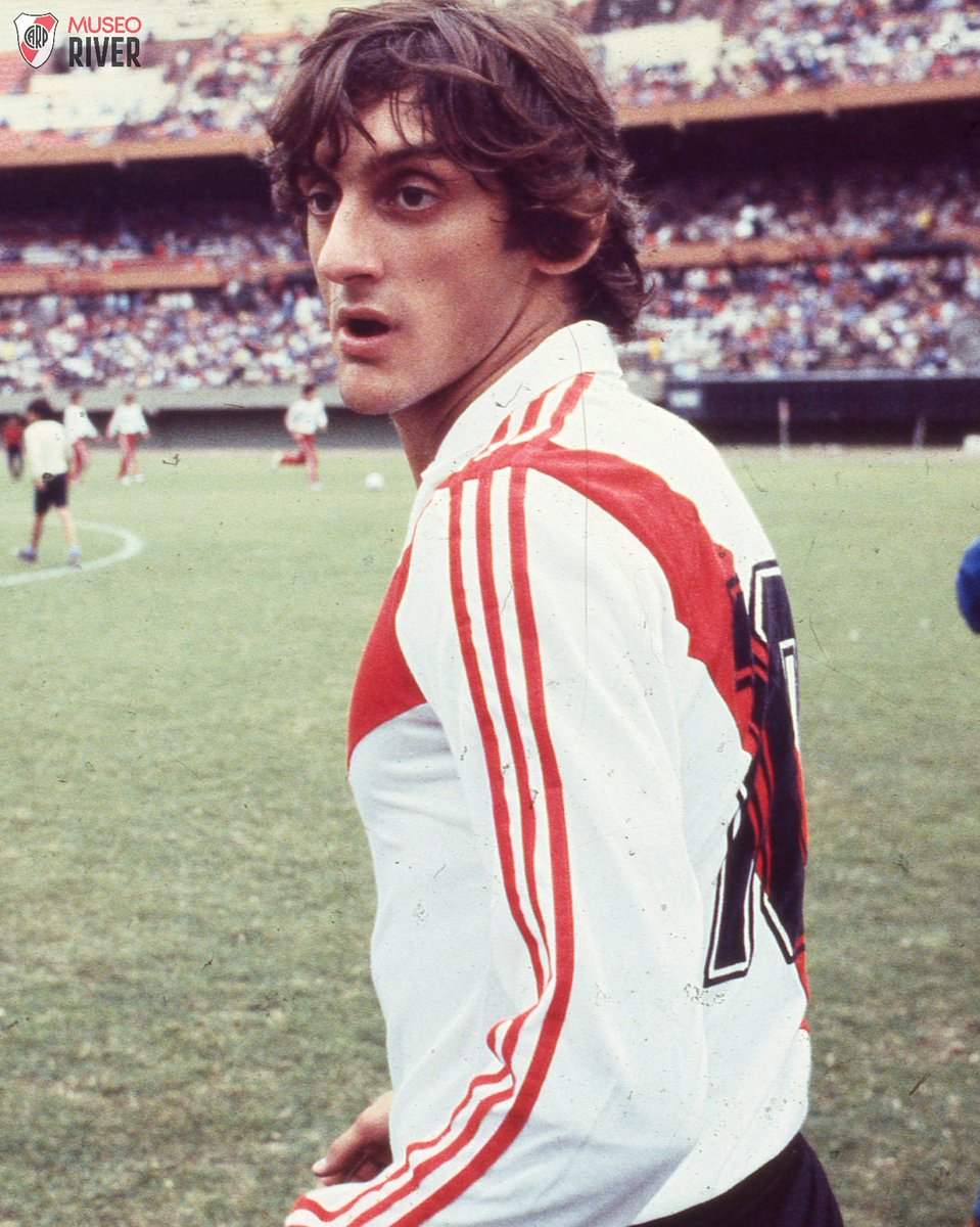 🔙📸 24 de abril de 1️⃣9️⃣8️⃣3️⃣: primer día en la oficina. 🇺🇾👑