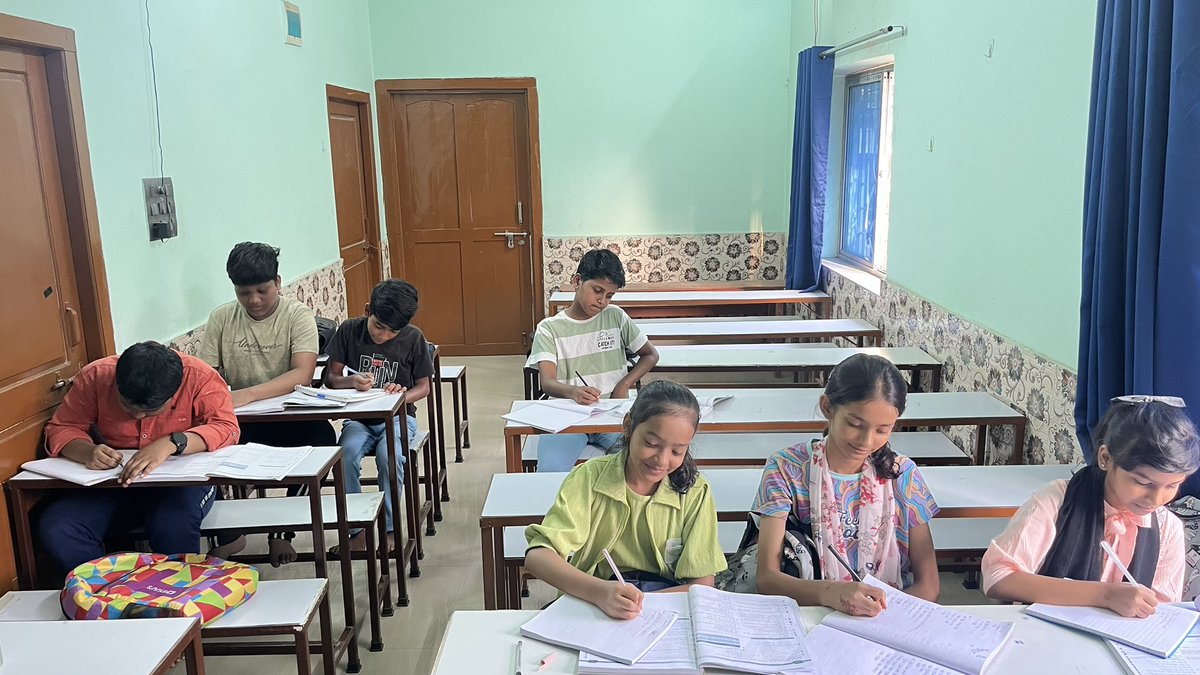 AkbarClasses's tweet image. Our youngest stars of Class 6 have started their journey at AKBAR CLASSES!
📚 Bright minds. Big dreams.
Learning to Think Logically from Day 1!
#AKBARCLASSES #Class6 #ThinkLogically #FutureAchievers #Kishanganj