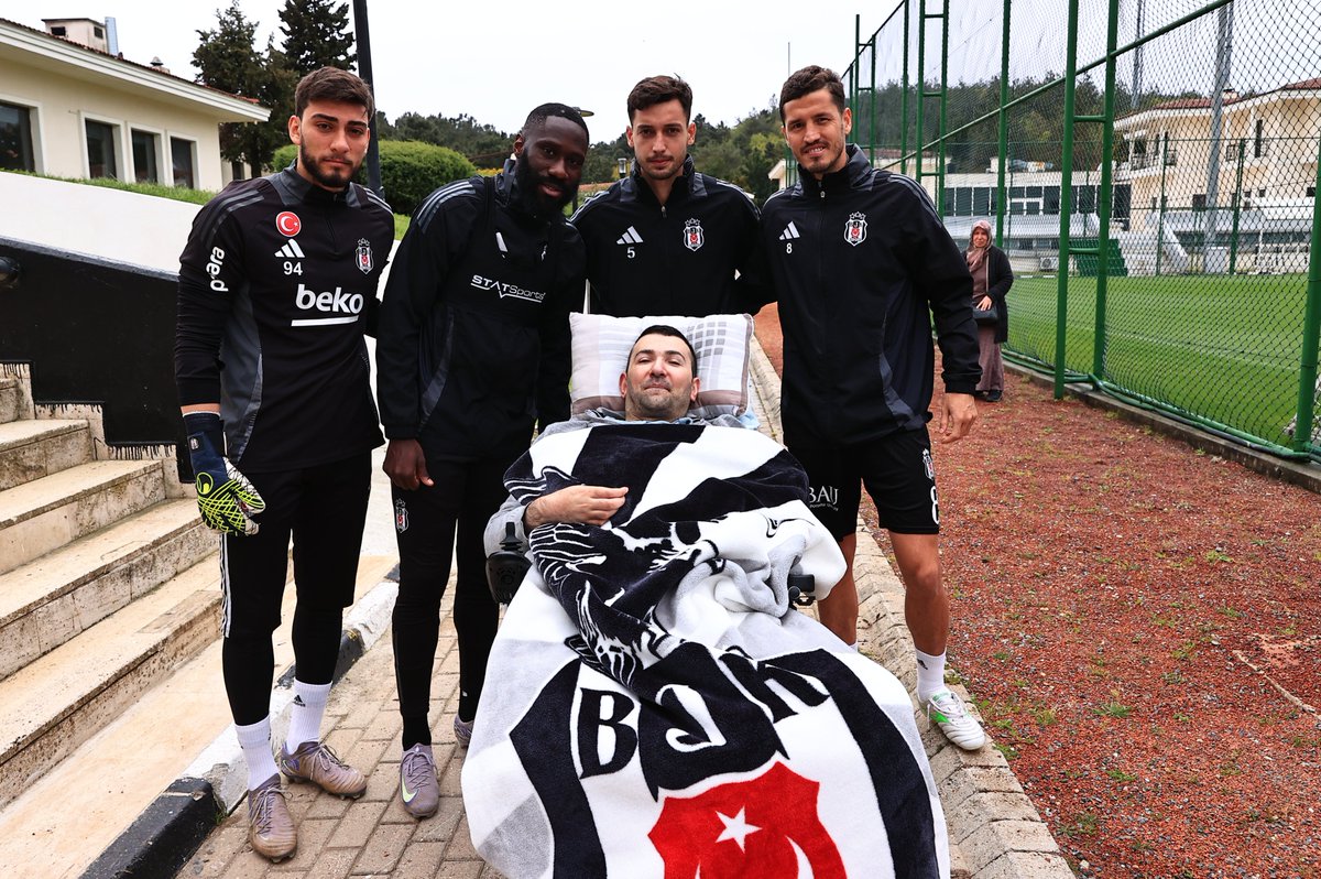 Besiktas's tweet photo. Taraftarımız Zafer Altınışık’ın Hayali Gerçek Oldu

🔗 https://t.co/Mgei2QMODK https://t.co/nJ775tSGci