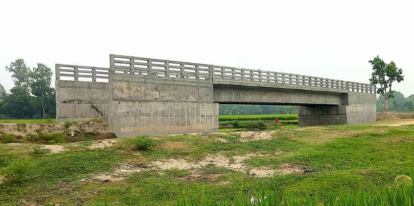 নওগাঁর কোটিপতি এতিম সেতু, যার কপালে এখনো রাস্তা জোটেনি