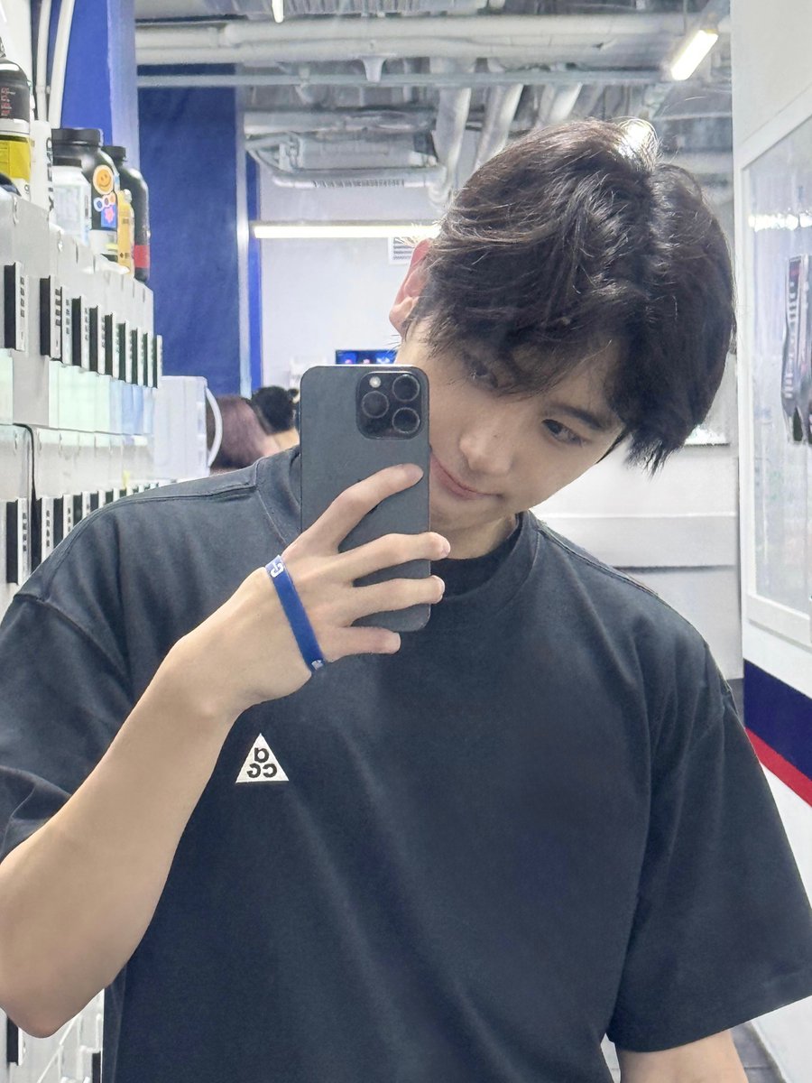 [📸] 현재 오운완💪🏻 더비도 운동하고 건강 챙기기🖤

youtu.be/HByp25pc2Ls

#THEBOYZ #더보이즈
#HYUNJAE #현재