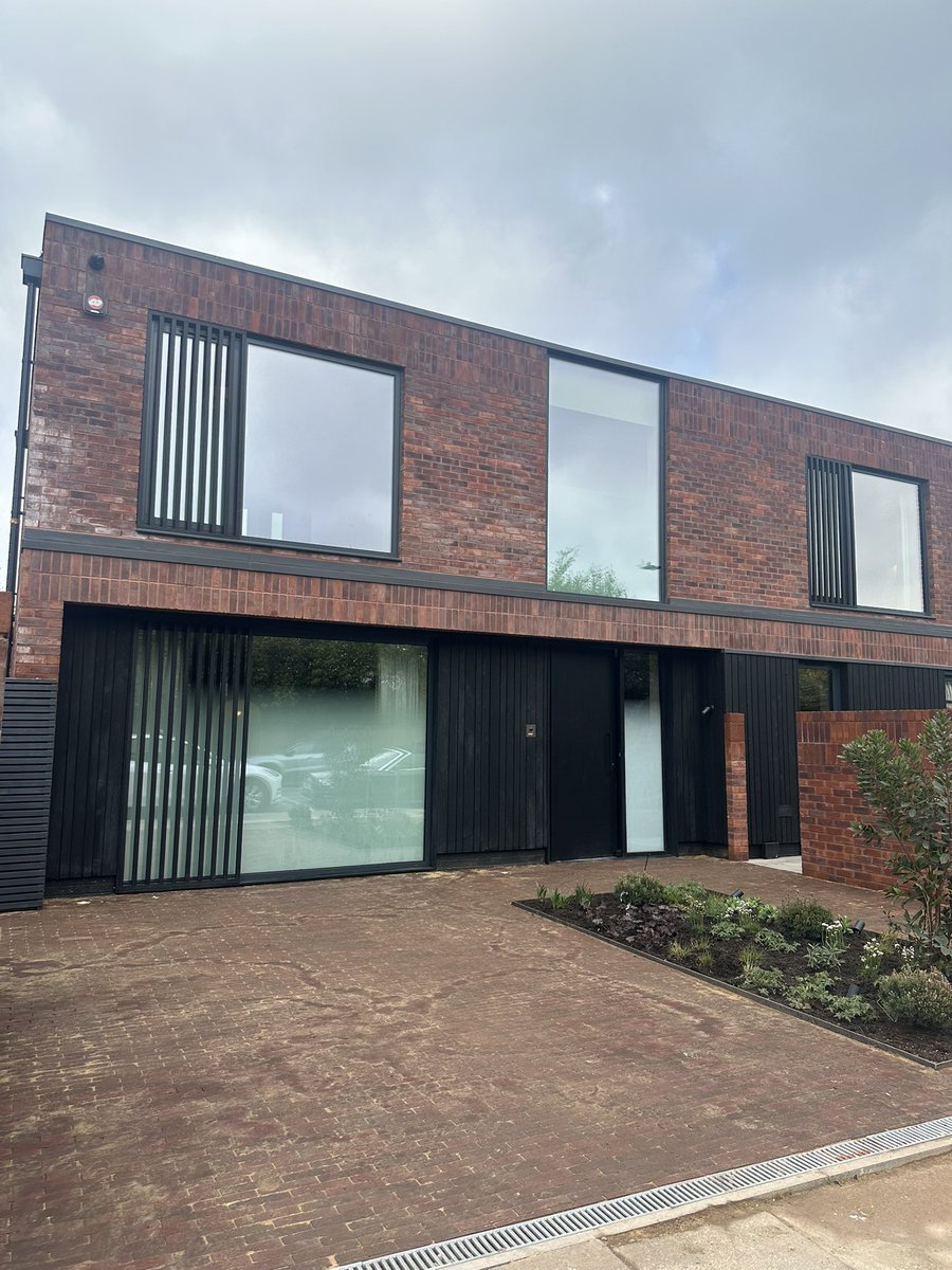 BenjiWeinberger's tweet photo. This is the house my friend has developed from my previous post and what a beauty it is. Very excited to get this sold. https://t.co/qk7a9SO9Wg