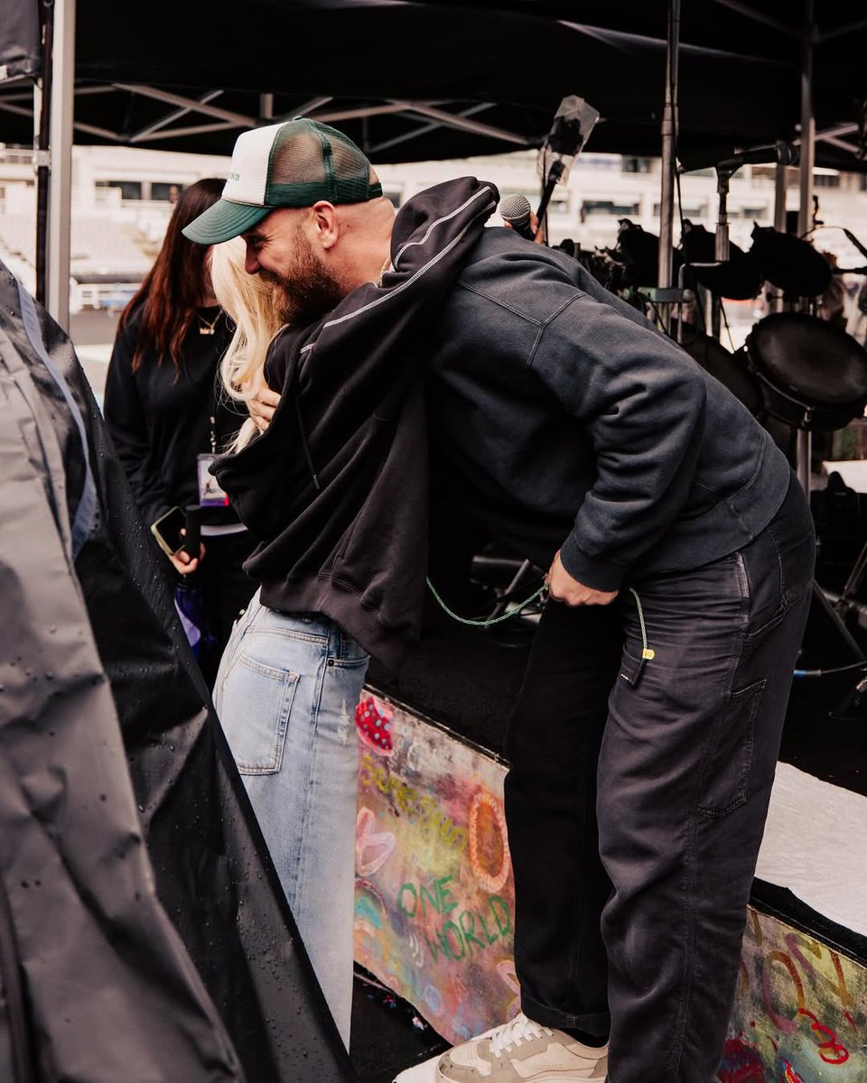 clssource's tweet image. Coldplay instagram update with #ROSÉ✨

#ROSÉxCOLDPLAY #로제 #ROSIE