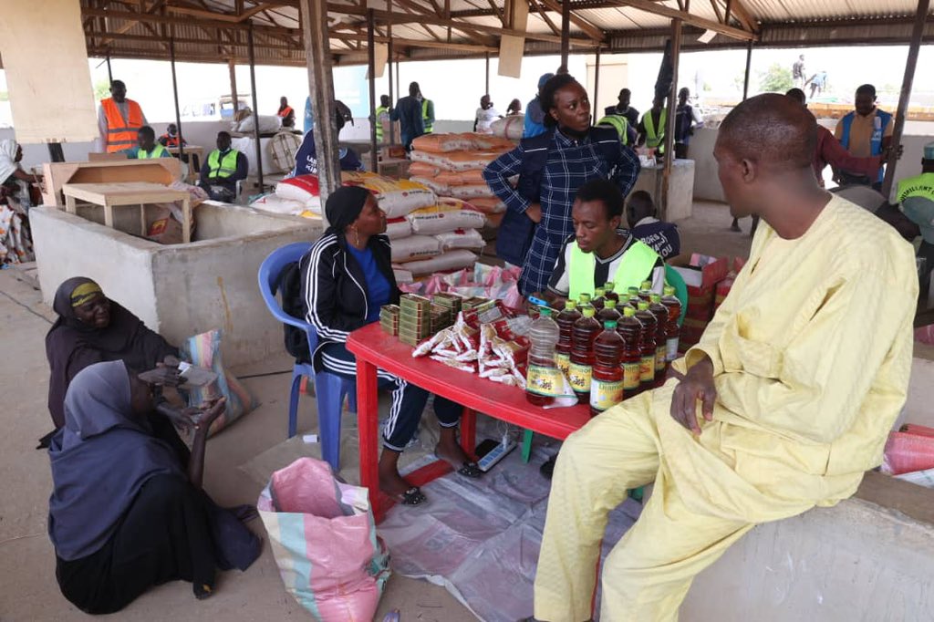 UNHCR Cameroon (@refugeescmr) on Twitter photo 5️⃣4️⃣,0️⃣0️⃣0️⃣+ Refugees at the Minawao camp received essential food items in March.
These supplies can last a month but continued support is needed for their survival.
Thanks to the collaboration of <a href="/RefugeesCmr/">UNHCR Cameroon</a> , <a href="/WFP_Cameroon/">WFP Cameroon</a> and 🇨🇲 government. 5️⃣4️⃣,0️⃣0️⃣0️⃣+ Refugees at the Minawao camp received essential food items in March.
These supplies can last a month but continued support is needed for their survival.
Thanks to the collaboration of <a href="/RefugeesCmr/">UNHCR Cameroon</a> , <a href="/WFP_Cameroon/">WFP Cameroon</a> and 🇨🇲 government.