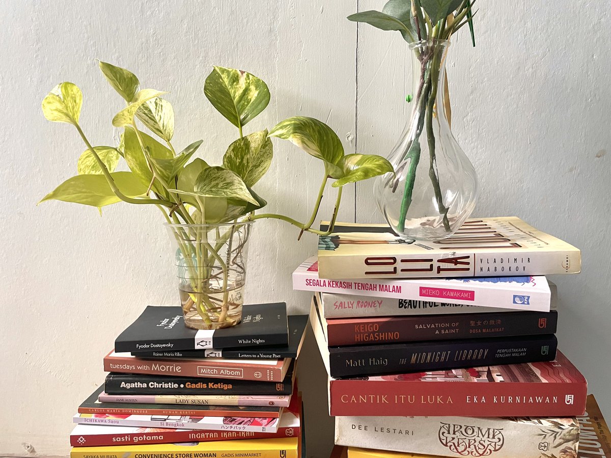 bielbiey's tweet photo. Can’t life without my candle,coffee,and my books https://t.co/LFoQcWGCHK