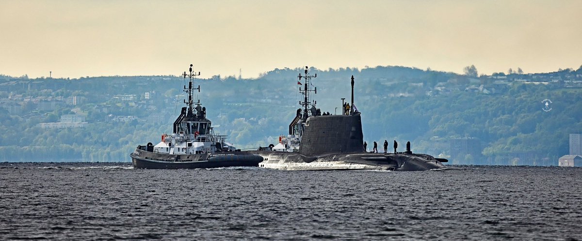 DougieCoullPix's tweet photo. Few of this morning’s arrival - Astute class submarine.
#submarine #submariner #navy #royalnavy #astuteclass #hmnbclyde #photography #shipping #riverclyde https://t.co/B2A44YYEDn