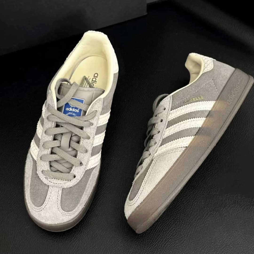 Cake_1987_'s tweet photo. ได้เรื่องอีกแล้ว adidas originals gazelle indoor sneakers จะต้องยอมให้กับสีนี้จริง ๆ ใช่ไหมเนี๊ย เราใส่ในชีวิตประจำวันได้แทบจะทุกวันเลย 👟🕵️‍♂️

พิกัด : https://t.co/vFlY4MEns5

#รอเท้า #adidas #พั้นรักเเมว #โตโน่ภาคิน https://t.co/16LnCZFWwk