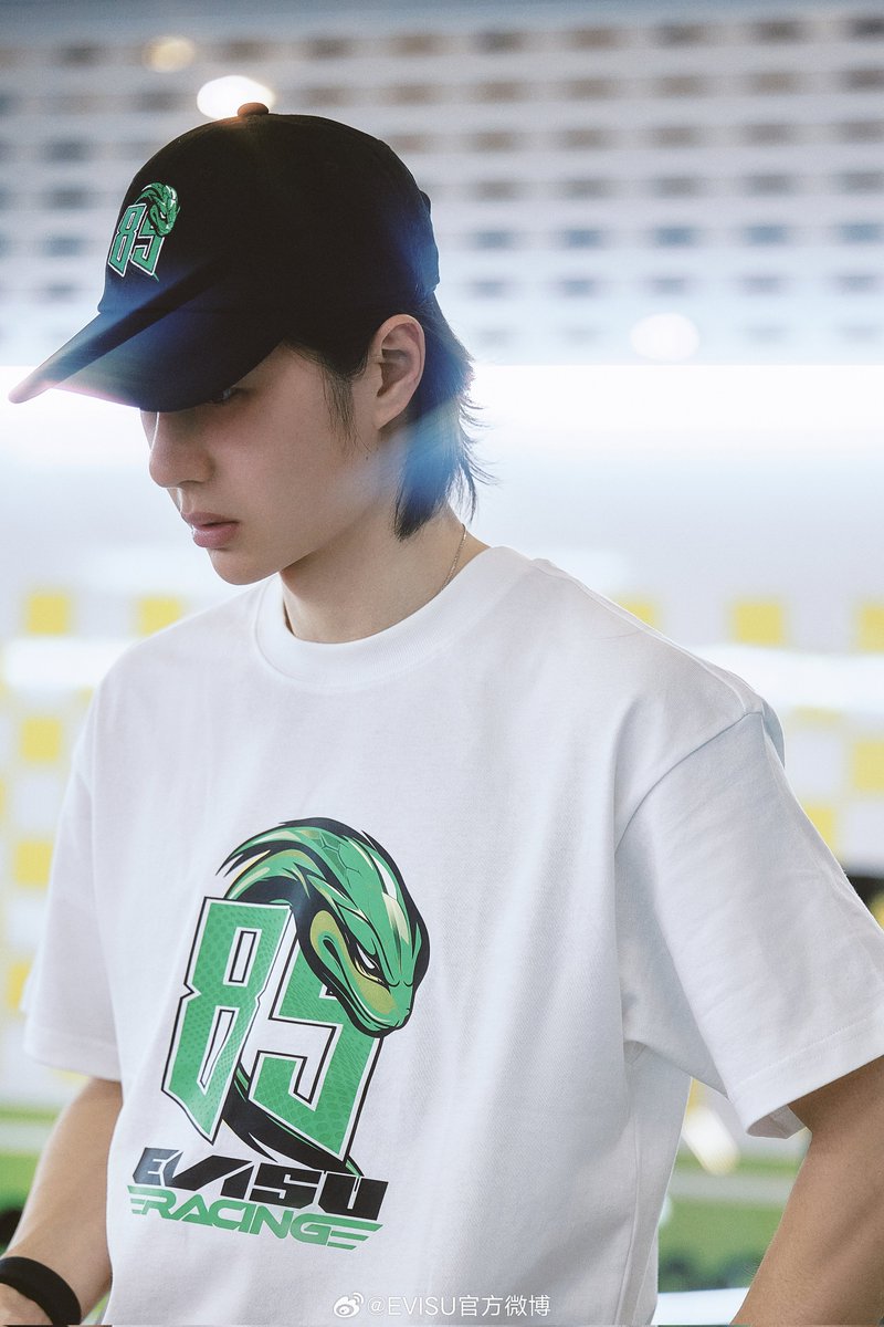 FallinginYibo85 Fan Account tweet media