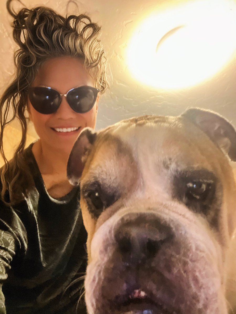 AndriaFinau's tweet photo. We negotiated. Bum-scrubs for selfies!  📸😂🐶😎  #MaxCooper   #AFTL https://t.co/9n7LP94T2C
