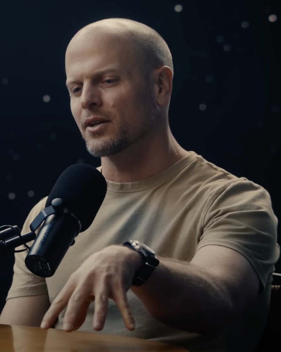 JensHonack's tweet image. Meet Tim Ferriss,

The 21st century productivity genius.

In an eye-opening interview with Chris Williamson, he exposed truths about success that most “gurus” don’t want you to know.

Here are 7 vital insights to feel fulfilled, hustle-free &amp;amp; stay ahead of 90%🧵