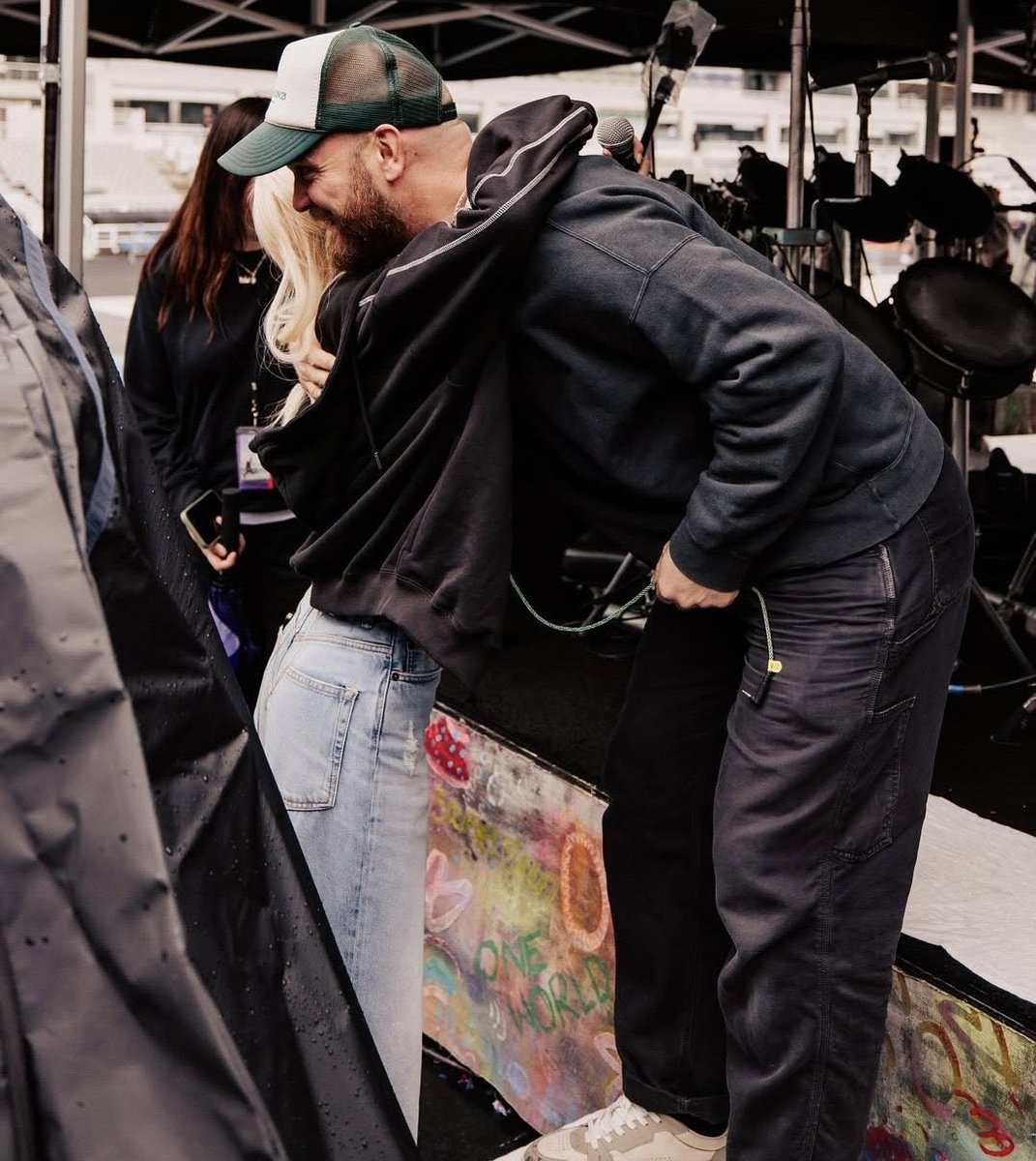 neung_212's tweet image. คนสวยกับพี่ๆน่ารักจัง🥰
#ROSÉxCOLDPLAY
#ROSÉ #로제