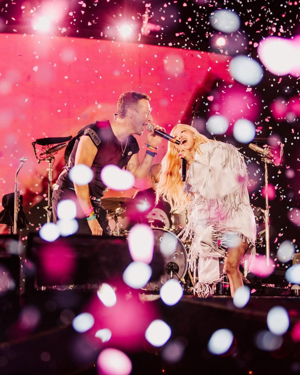 neung_212's tweet image. คนสวยกับพี่ๆน่ารักจัง🥰
#ROSÉxCOLDPLAY
#ROSÉ #로제