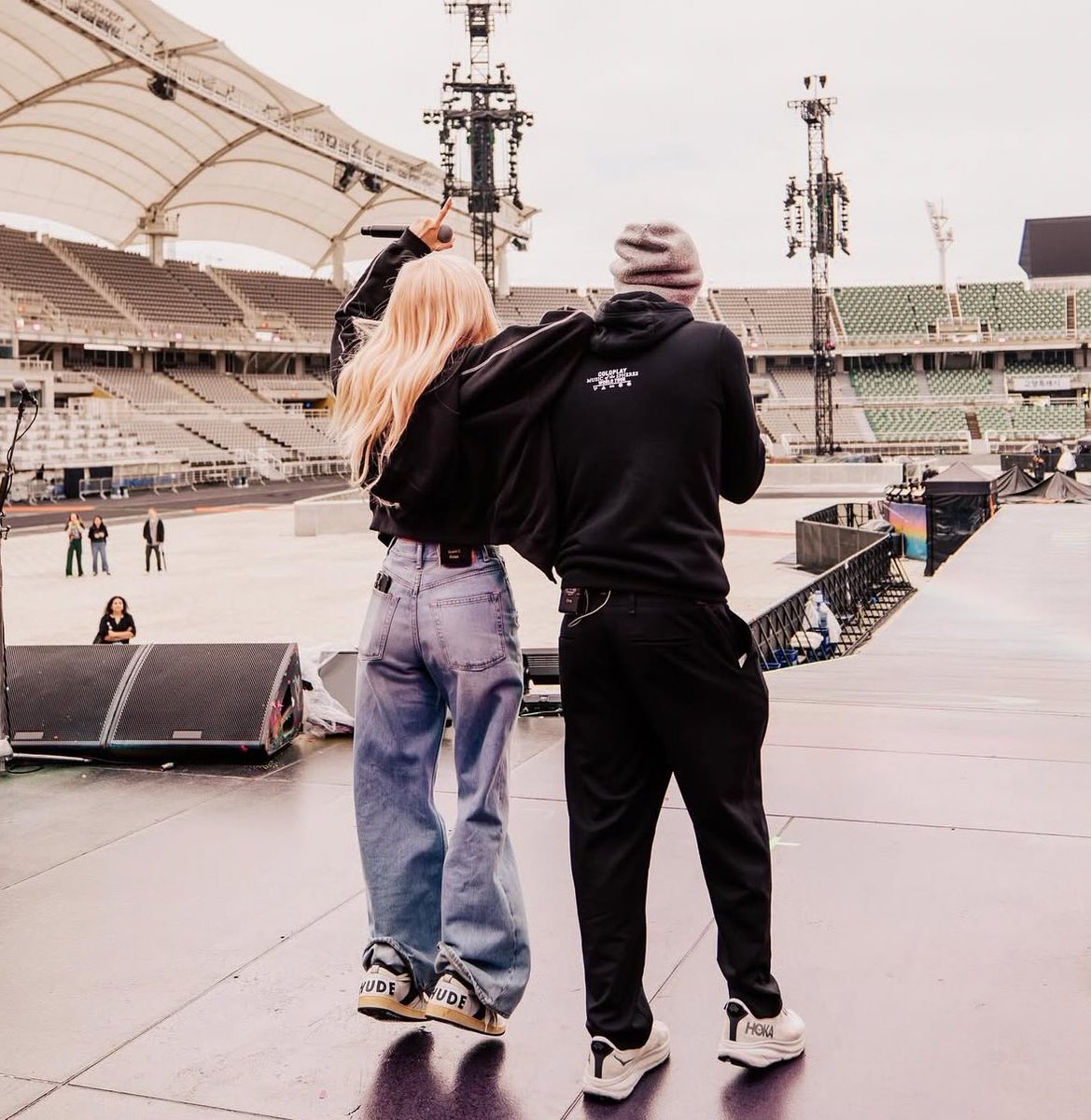 neung_212's tweet image. คนสวยกับพี่ๆน่ารักจัง🥰
#ROSÉxCOLDPLAY
#ROSÉ #로제