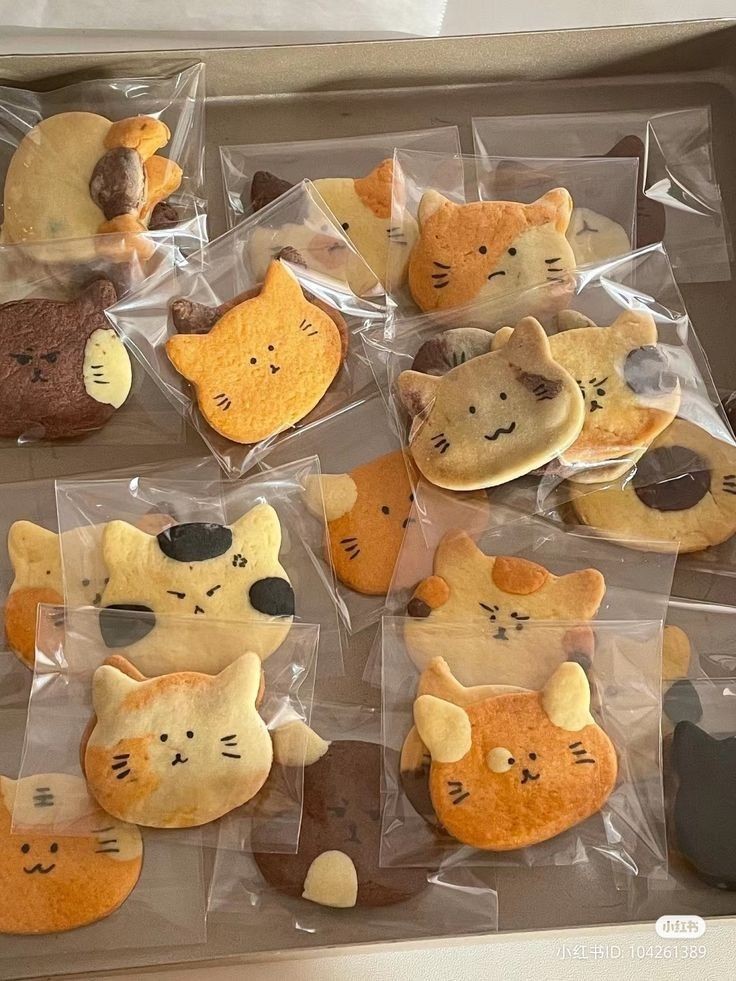 eu sou um bruxinho, autista, que trabalha no café do vampiro, tenho um companheiro no café que é um gatinho amarelo chamado Caramelo, amo pintar e fazer doces.