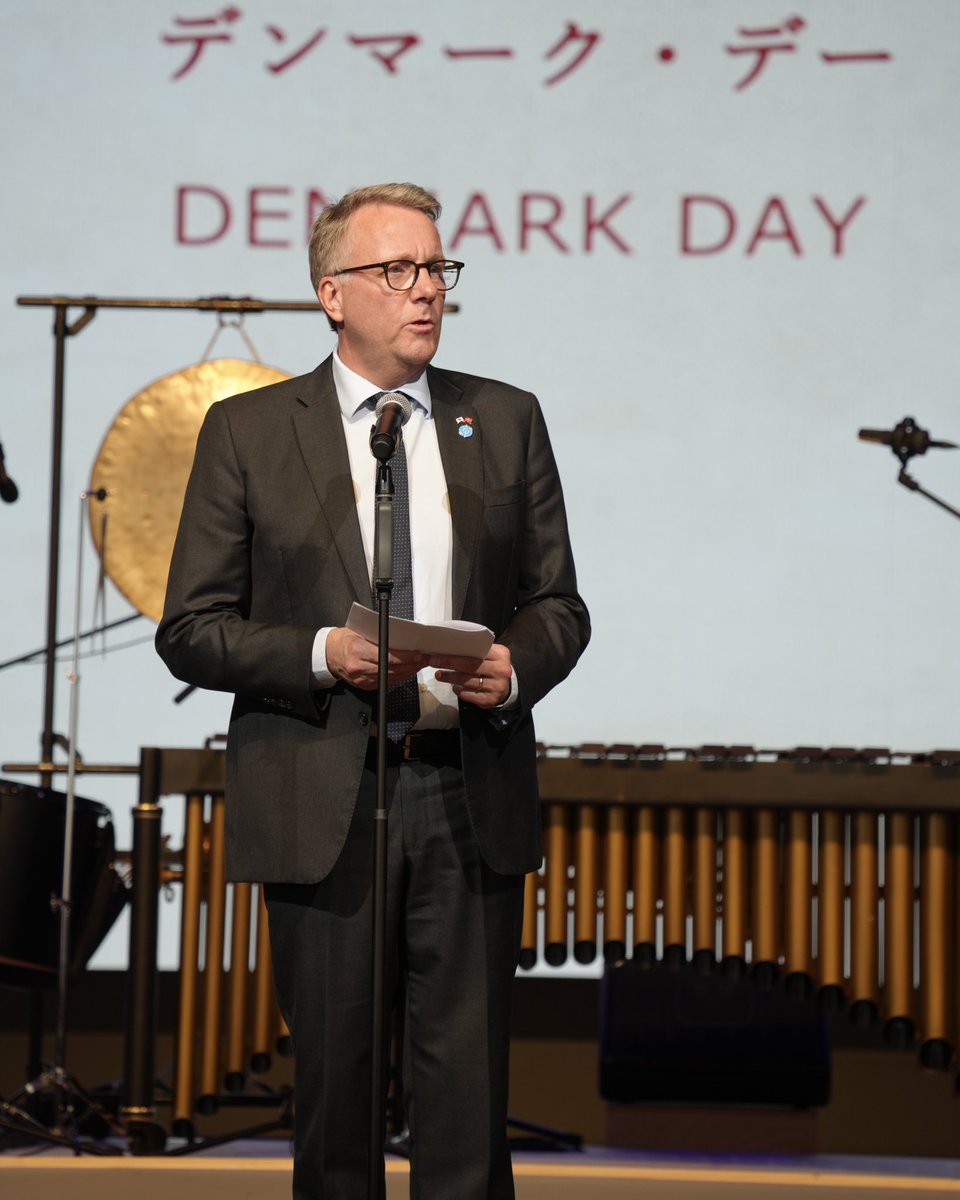Morten Bødskov (@mfmorten) on Twitter photo DENMARK DAY 🇩🇰🤝🇯🇵
Besøger <a href="/expo2025_japan/">Expo2025 大阪・関西万博</a> i Osaka. Imponerende dansk-nordisk pavillon. Dansk erhvervsliv stærkt tilstede. Vi viser styrkepositioner, åbenhed og vilje til samarbejde og investeringer inden for life science, fødevarer, bolig, design, shipping, leg og læring #dkpol DENMARK DAY 🇩🇰🤝🇯🇵
Besøger <a href="/expo2025_japan/">Expo2025 大阪・関西万博</a> i Osaka. Imponerende dansk-nordisk pavillon. Dansk erhvervsliv stærkt tilstede. Vi viser styrkepositioner, åbenhed og vilje til samarbejde og investeringer inden for life science, fødevarer, bolig, design, shipping, leg og læring #dkpol