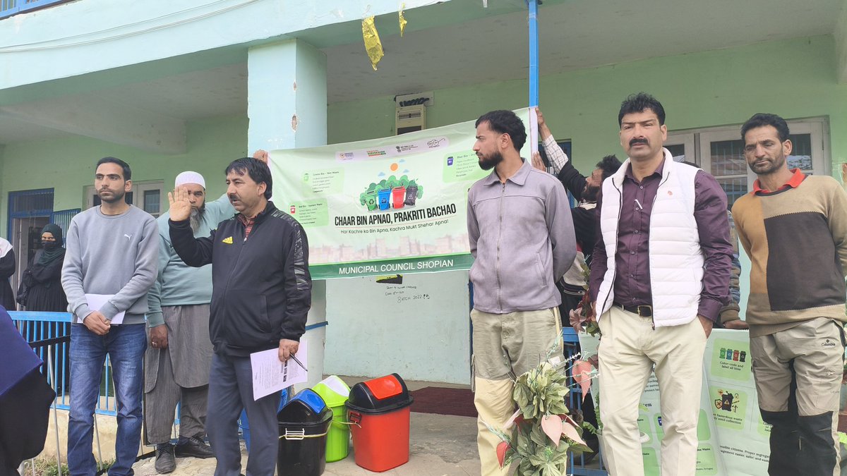 MCShopian's tweet photo. A Simple Act with Massive Impact!
Chaar Bin Apnao Prakriti Bachaw.
An awareness programme held at Govt. Girls HR. Sec. School Shopian
#ChaarBinHamariZimmedari
#RecycleRight
#MyWasteMyResponsibility
#Segregationselfie
#sbnurbanjk
#OneStepForCleanJK
@dmshopian
@DULBKASHMIR https://t.co/0dGAjKJDUq