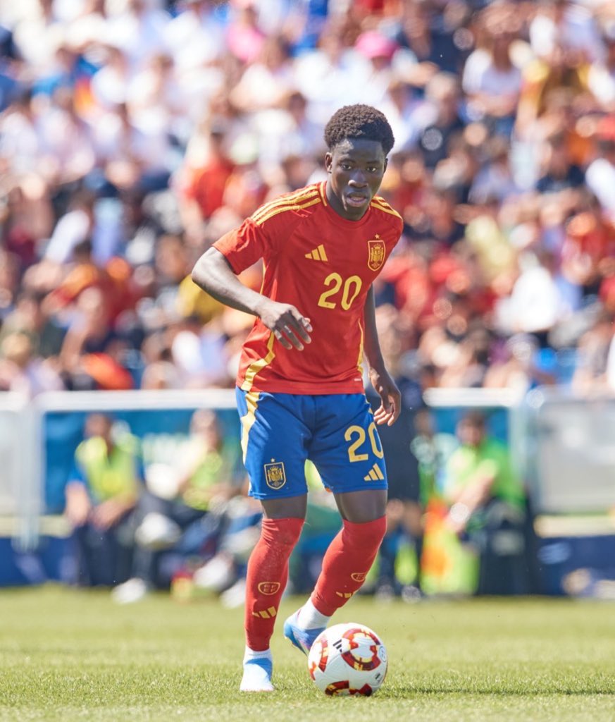 Ebrima Tunkara (CAM | 2010 | 🇪🇸🇬🇲)
<a href="/FCBarcelona_es/">FC Barcelona</a> <a href="/FCBmasia/">FC Barcelona - Masia</a> 

I like to be cautious with this type of player, but if his development matches his potential, he'll be one of the best talents of recent years.