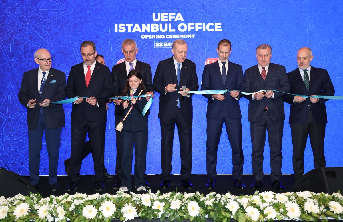 Avrupa Futbol Federasyonları Birliği UEFA’nın İstanbul Temsilciliğinin Türk futbolu için hayırlara vesile olmasını diliyorum.

Farklı inançları asırlardır bağrında misafir eden İstanbul’un bugünkü açılışla birlikte çok kültürlü kimliğini daha da güçlendireceğine inanıyorum.