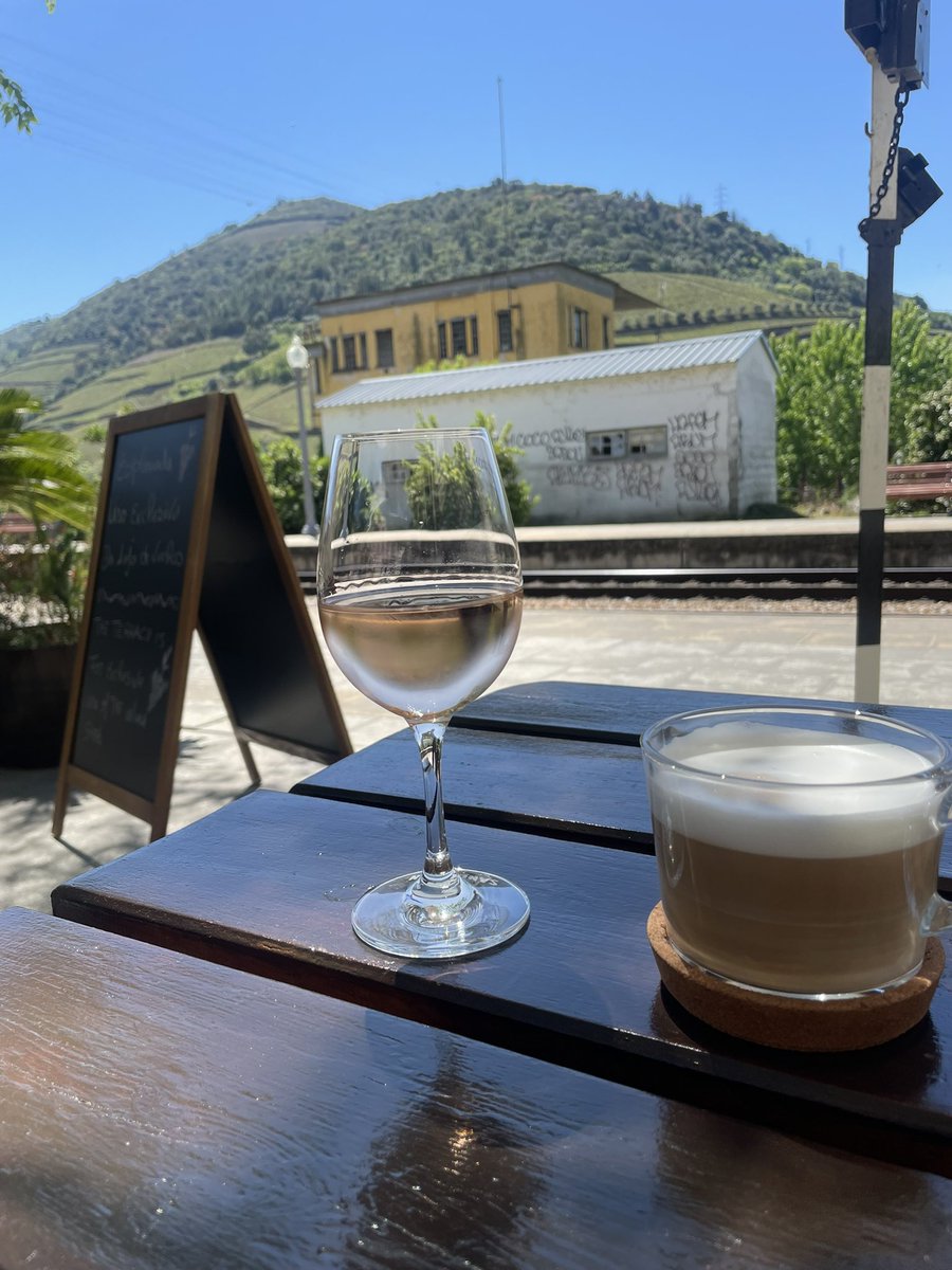 Early morning train to the wine country (Douro) / rose goes with coffee, right?