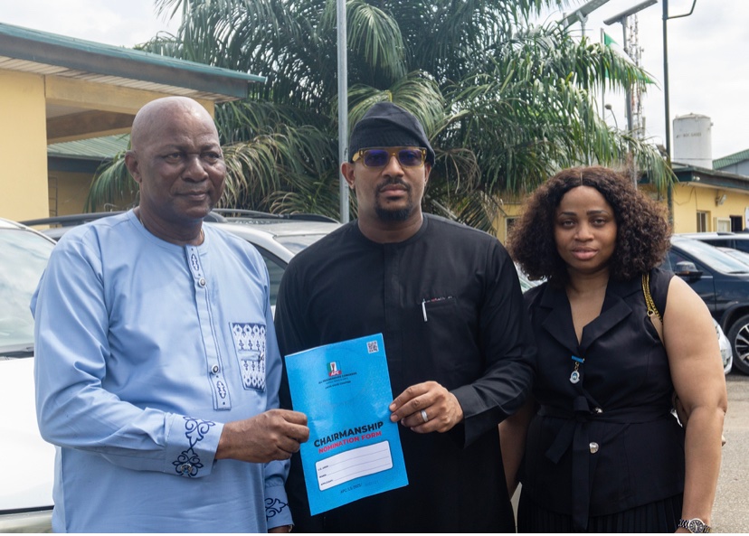 LagosGrill_Evnt's tweet photo. Alapere Ketu first son, 
Hon Dare Lawanson picks up his nomination form for APC Primaries in Lagos. 
Who else can be better for the next Chairman of Agboyi Ketu than this innovative and brilliant leader? 
A builder to continue what has began in Agboyi Ketu! 
No one else match! https://t.co/NtyIuY2cly