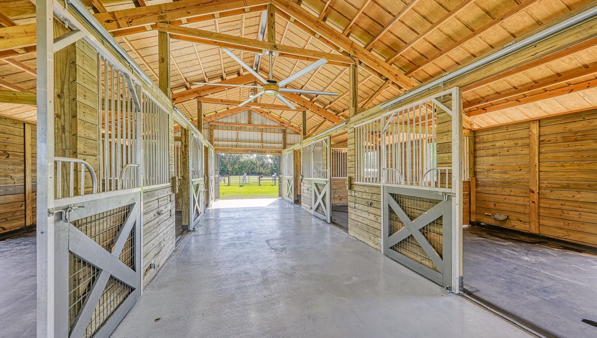 EliteLuxAuction's tweet photo. 📍AUCTION May 12th Equestrian Estate | Florida
34 Acres | Meticulously crafted main residence 
Photos, Tour Schedule, terms: https://t.co/79IQLtfF1t https://t.co/DNYuPZ81GM