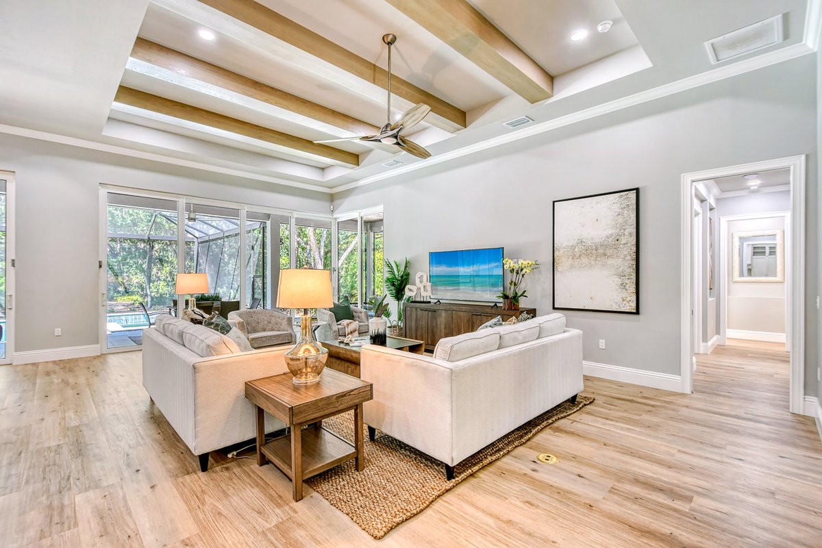 EliteLuxAuction's tweet photo. 📍AUCTION May 12th Equestrian Estate | Florida
34 Acres | Meticulously crafted main residence 
Photos, Tour Schedule, terms: https://t.co/79IQLtfF1t https://t.co/DNYuPZ81GM