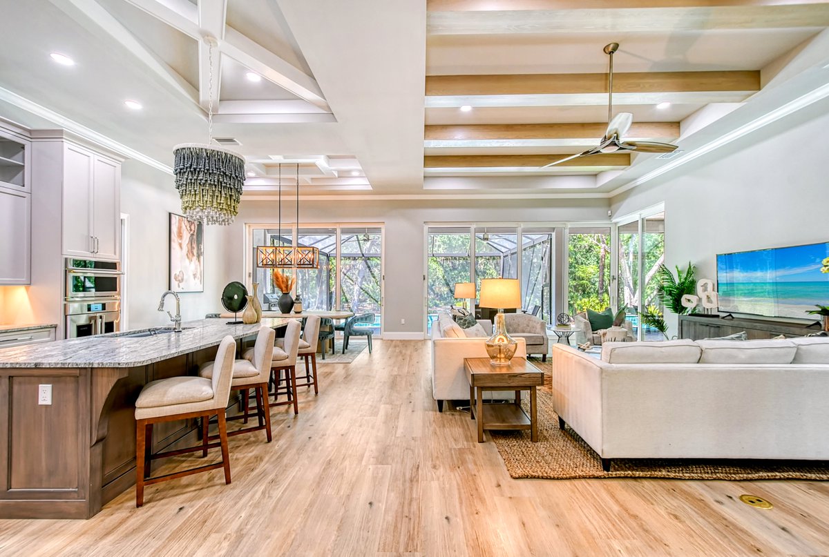 📍AUCTION May 12th Equestrian Estate | Florida
34 Acres | Meticulously crafted main residence 
Photos, Tour Schedule, terms: bit.ly/3GyM5yK
