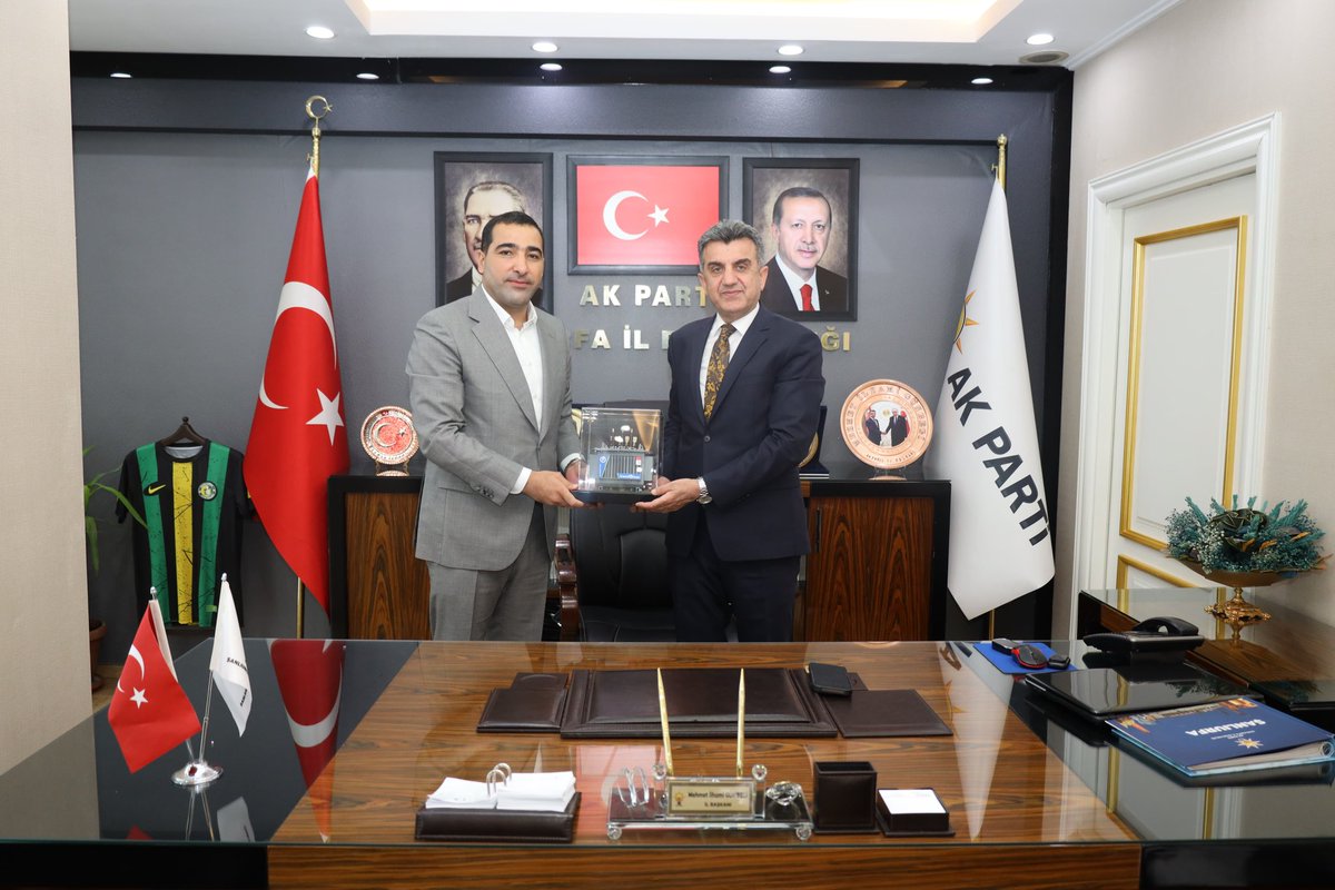 AK PARTİ ŞANLIURFA (@akpartiurfa) on Twitter photo Organize Sanayi Bölgesi Katılımcı Kurul Başkanı Korkut Polat ve Sanayicilerden Oluşan Heyet, İl Başkanımız <a href="/milhamigunbegi/">Mehmet İlhami GÜNBEGİ</a>'yi ziyaret ettiler.
Nazik ziyaretlerinden dolayı kendilerine teşekkür ederiz.
<a href="/abuyukgumus/">Ahmet Büyükgümüş</a> <a href="/Akparti/">AK Parti</a> Organize Sanayi Bölgesi Katılımcı Kurul Başkanı Korkut Polat ve Sanayicilerden Oluşan Heyet, İl Başkanımız <a href="/milhamigunbegi/">Mehmet İlhami GÜNBEGİ</a>'yi ziyaret ettiler.
Nazik ziyaretlerinden dolayı kendilerine teşekkür ederiz.
<a href="/abuyukgumus/">Ahmet Büyükgümüş</a> <a href="/Akparti/">AK Parti</a>