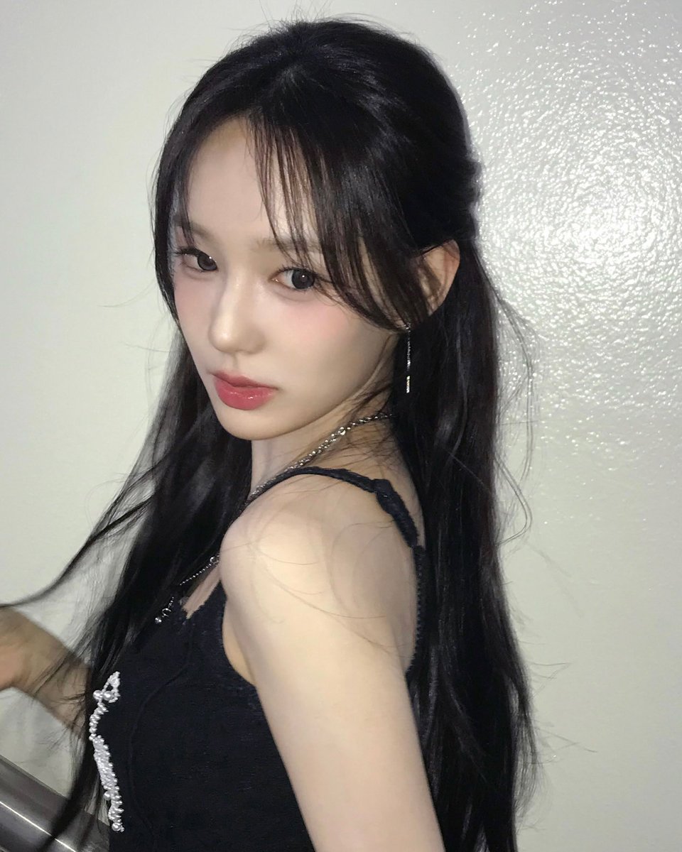 IZNA_SARANGG's tweet photo. [ #이즈사랑🩷🎀 ]

🖤🪽

#izna #이즈나
#RYUSARANG #유사랑 https://t.co/CVHoMxh331