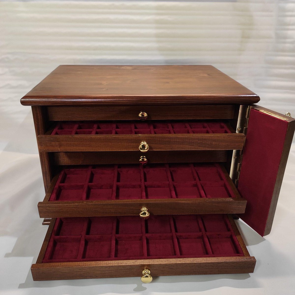 CoinsandMoreIT's tweet photo. Monetiere 7 Cassetti In Vero Legno E Velluto Italiano Fatto A Mano - Coins&amp;More
#coincollecting #luxuryjewelrybox #fashionaccessories #stylishstorage #homeorganization #interiordecor #Italianjewelrybox #coinstorage #uniquegiftideas #Italianaccessories… https://t.co/ljVJAJCXGi https://t.co/TNC1pWohNB