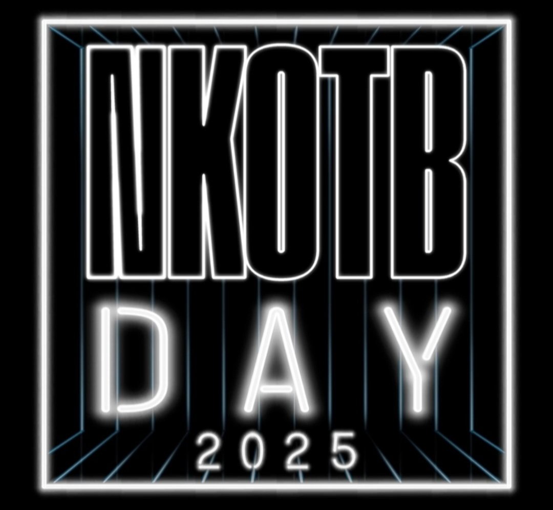 el_perry's tweet photo. “We grew up together… now we’re growing old together!” 
-Donnie Wahlberg
Happy #NKOTBDAY to my favorite 5 guys who have always been there for their fans. You guys are amazing and have helped so many of us through our darkest days and I for one want to say thank you for being you https://t.co/JFQYTWxfC3