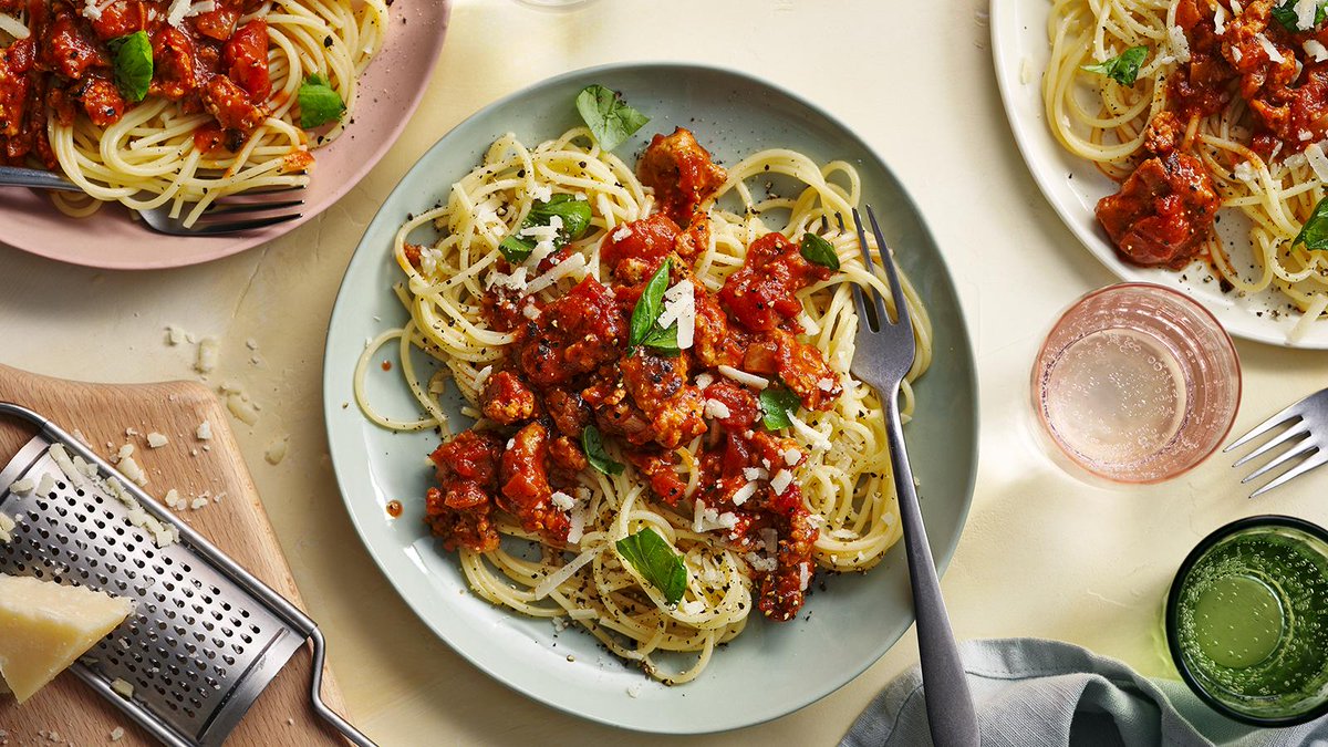 BBCWales's tweet photo. Can't be bothered to cook tonight? Here's some quick dinner ideas from #BBCfood 
https://t.co/tuLC3uRBy2 https://t.co/EAoQslXwiY