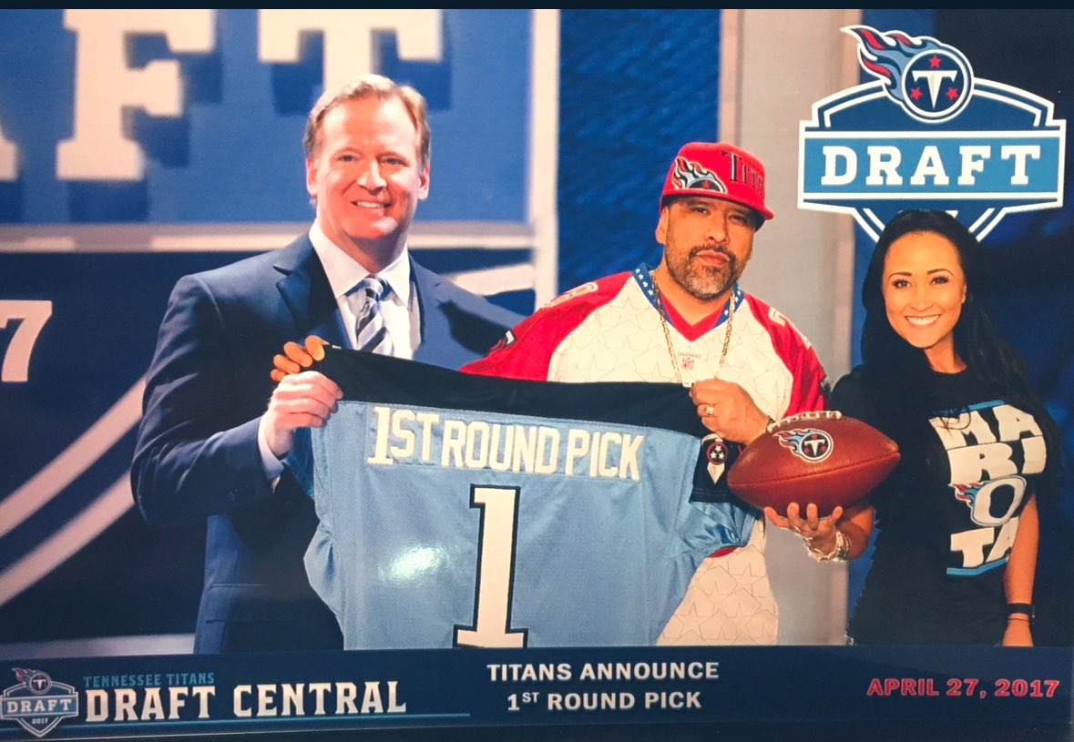 smaxdaddy's tweet image. The @Titans 2017 1st round pick… 😤💪🏽 Let’s see if they make a better selection tonight 😂🤷🏽♂️🤣 LFG!! #TitanUp #titans #numberonepick #NFLDraft2025