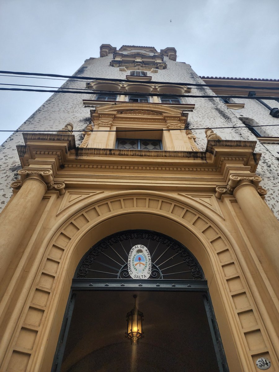 Cuando ves estos mosaicos sabes que estás en el edificio de los tribunales federales de Salta. España y Dean Funes #PateandoTribunales