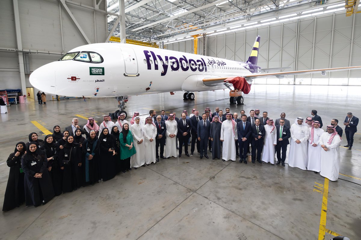 Saudia Group | مجموعة السعودية (@saudiagroup) on Twitter photo صورة تذكارية تجمع وفد #مجموعة_السعودية ومنسوبي شركة ايرباص مع طائرة <a href="/flyadeal/">طيران أديل</a> احتفاءً بصفقتي الطائرات الأخيرتين للمجموعة. صورة تذكارية تجمع وفد #مجموعة_السعودية ومنسوبي شركة ايرباص مع طائرة <a href="/flyadeal/">طيران أديل</a> احتفاءً بصفقتي الطائرات الأخيرتين للمجموعة.