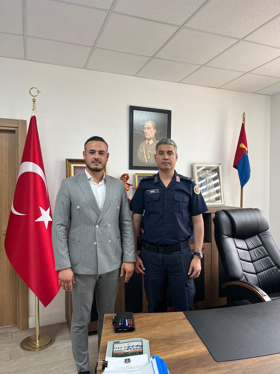 📍Seyhan İlçe Jandarma Komutanlığı

Yönetim Kurulu Üyelerimiz ile beraber Seyhan İlçe Jandarma Komutanımız Jandarma Üsteğmen İhsan GENÇ’i ziyaret ederek Seyhan’ımız ile ilgili çalışmalar hakkında bilgi aldık.

Misafirperverliklerinden dolayı Komutan’ımıza teşekkür ediyoruz.