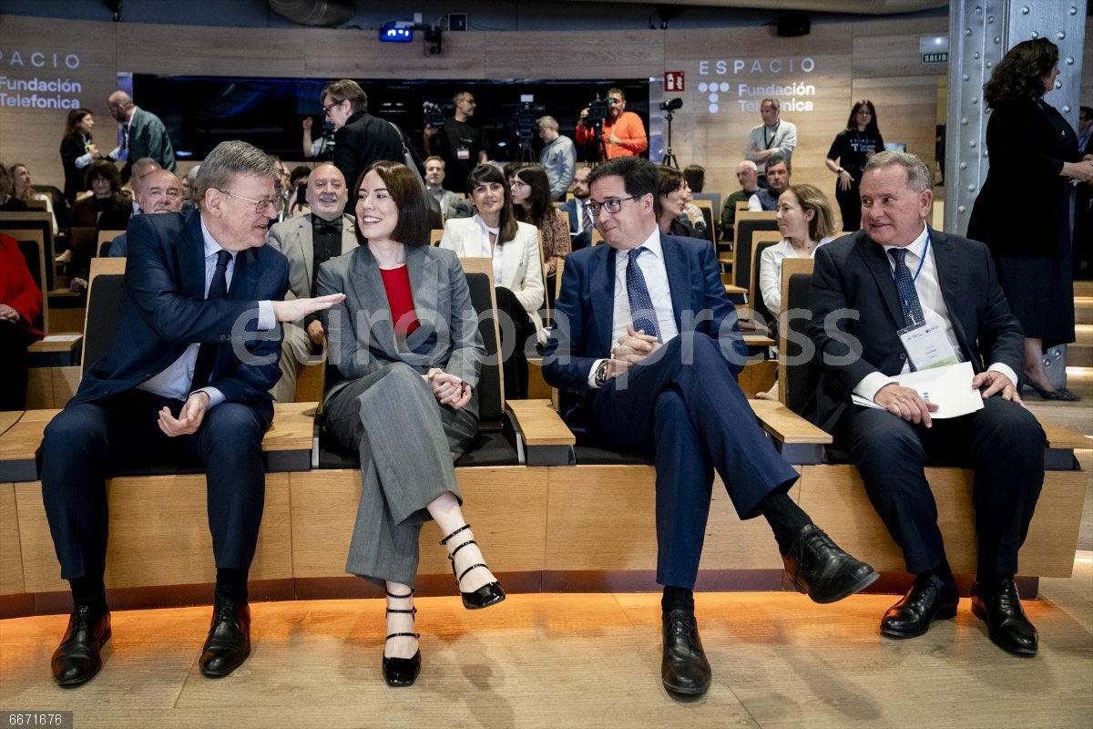 Esta mañana, en el primer Foro Global de Tecnología de la OCDE celebrado en España, perseguimos otra "nueva frontera": la Estrategia de Tecnologías Cuánticas. 

Gracias a los ministros Diana Morant y Óscar López por su compromiso para liderar ya las innovaciones disruptivas.