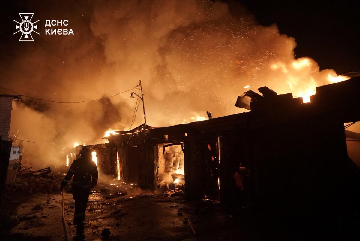 Ukraine has committed to peace. Russia answers with bombs. 

While #Ukraine unconditionally agrees to a ceasefire&amp; works relentlessly toward lasting peace, Russia unleashes another wave of brutal attacks on 🇺🇦. 

Last night, missiles rained down on Kyiv and other cities - killing