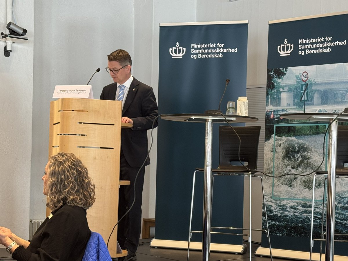 AndersLadekarl's tweet photo. Konference om civilsamfundets bidrag til at styrke vores kriseberedskab. Stor vilje til at bidrage, men behov for en forventningsafstemning og inddragelse. Det er i fredstid krisen skal forberedes. Tak @Torstenschack for at række ud. #dkpol https://t.co/cHdYcUmeYv