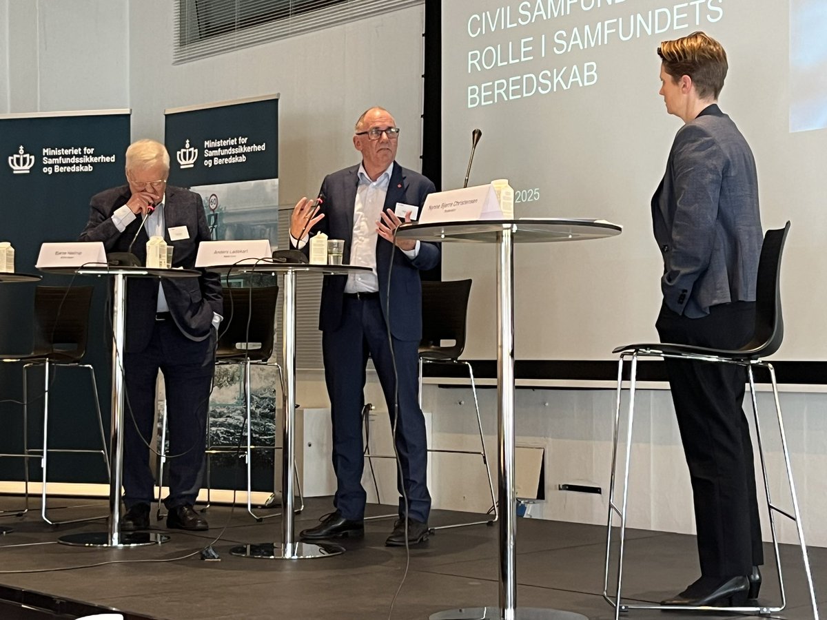 Anders Ladekarl (@andersladekarl) on Twitter photo Konference om civilsamfundets bidrag til at styrke vores kriseberedskab. Stor vilje til at bidrage, men behov for en forventningsafstemning og inddragelse. Det er i fredstid krisen skal forberedes. Tak <a href="/Torstenschack/">Torsten Schack</a> for at række ud. #dkpol Konference om civilsamfundets bidrag til at styrke vores kriseberedskab. Stor vilje til at bidrage, men behov for en forventningsafstemning og inddragelse. Det er i fredstid krisen skal forberedes. Tak <a href="/Torstenschack/">Torsten Schack</a> for at række ud. #dkpol