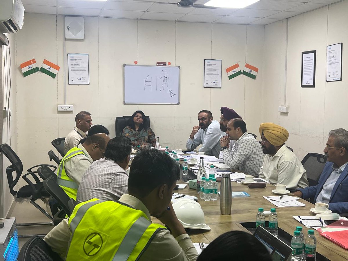 AmritsarBWSP's tweet photo. Depti Uppal, CEO, #PMIDC, visited #amritsar today to review the #ABWSS project. She inspected project sites with Commissioner, Addl. Commissioner, PIU and #L&T officials, directing L&T to expedite work and ensure timely completion. @pmidcpunjab @AIIB_Official @WorldBankIndia https://t.co/dLNUSc6oGd