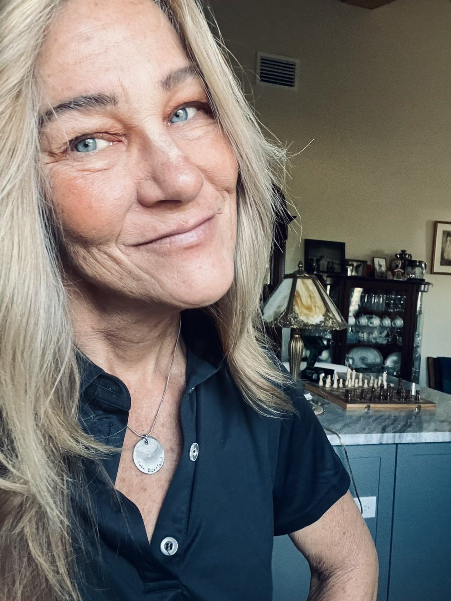 RachaelakaRach's tweet image. I’d take her back! 
Know what you are and Love 💕 of Self is right there.. 
#DawnSpeaks of “The tips of Red”
#StopChasingLive 

open.spotify.com/track/7AmJATXF…