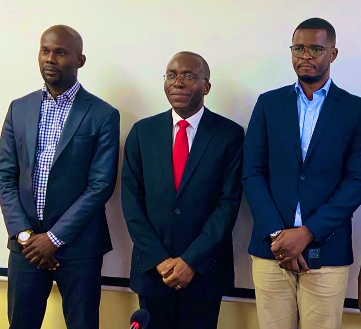 Depuis 5 ans, le Pdt <a href="/Mapon_Matata/">Matata Ponyo Mapon</a> subit une série de parodies de justice théâtralisées et de traitements dégradants. Je lui renouvelle mon soutien face à cette épreuve, convaincu de sa droiture. Quelle que soit la durée de cette cabale, la vérité triomphera. #LGD #RDC