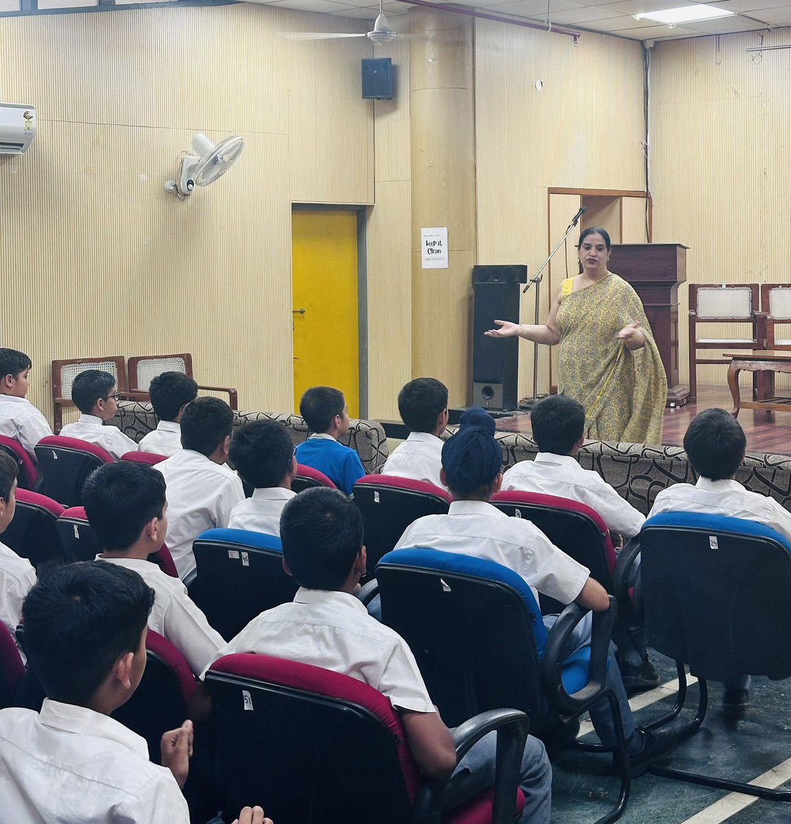 TSCSLibrary's tweet image. Library orientation and visit organised for Class 6 C of St John’s High School, Chandigarh today #WorldBookDayCelebrations #WorldBookWeek @RrrlfKolkata