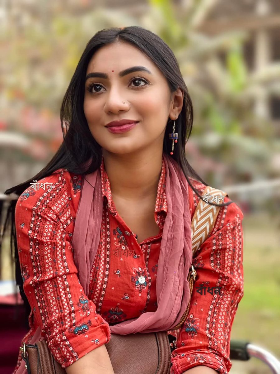 গোধূলি এই বেলায় 
আমিও চেয়ে থাকি
দূরের আকাশ পানে 
স্মৃতির আকাশে💞

🦋বিকাশের শুভেচ্ছা🦋 
আমার সকল বন্ধুদের কে
🍃🍃🌱🌱🍀🌱🌱🍃🍃