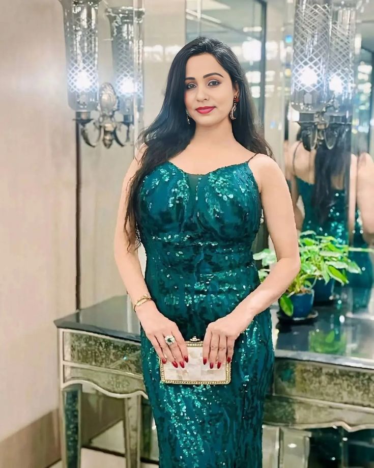 लोग ब्लडप्रेशर के डर से
नमक खाना छोड़ देते हैं,

सुगर के डर से
मीठा खाना छोड़ देते हैं,

लेकिन भगवान के डर से
दूसरों का हक और हराम का खाना
नहीं छोड़ते...!!
