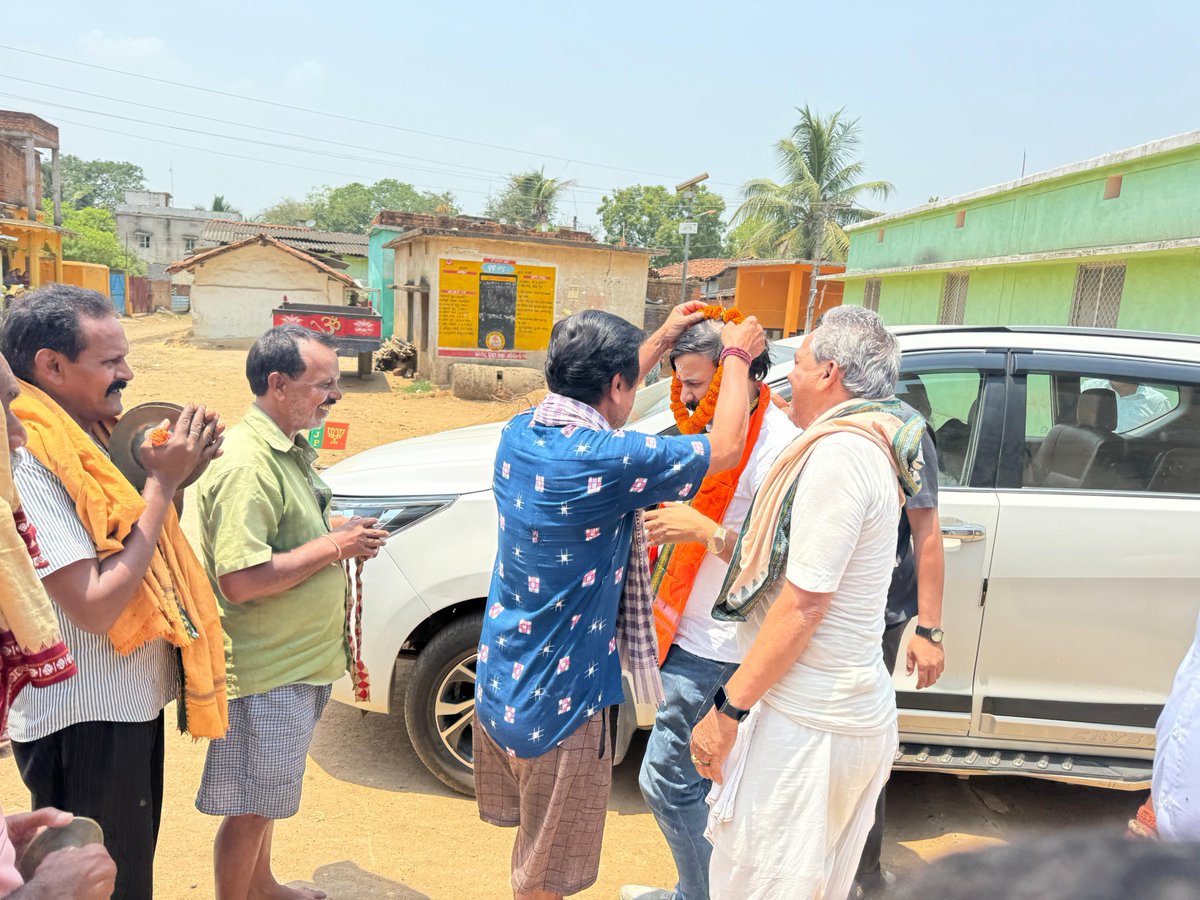 irasisacharya's tweet photo. ମୋର ବିଧାନସଭା ଅନ୍ତର୍ଗତ ଭଟଲି ବ୍ଲକର ଜଡ଼ା ଗ୍ରାମରେ ନୂତନ ଦୁର୍ଗା ମଣ୍ଡପର ଭୂମି ପୂଜନ କରିବ ଅବସରରେ.....
#BhumiPujan #durgamandap
#jada #BhatliBlock
#BhatliConstituency https://t.co/XqxdsCOSlb