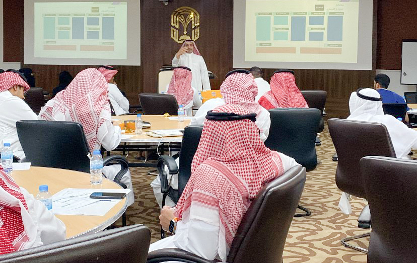 في إطار حرصها على دعم طلبتها وتعزيز مشاركتهم في البرامج الوطنية الهادفة، شاركت #جامعة_الإمام_عبدالرحمن_بن_فيصل، ممثلةً بـ #عمادة_شؤون_الطلبة_IAU، في برنامج #سفراء_الوسطية" في نسخته السابعة، والذي استضافته #جامعه_طيبة بالمدينة المنورة خلال الفترة من 22 إلى 25 شوال 1446هـ.وقد مثل